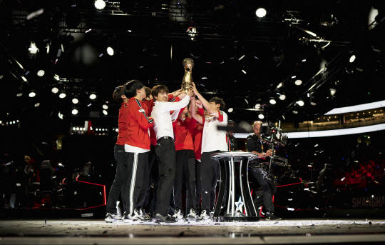 SKT T1, MSI ù ¿ì½Â ¡¦ `·Ñ ±×·£µå½½·¥` SKT T1, MSI ù ¿ì½Â ¡¦ `·Ñ ±×·£µå½½·¥`